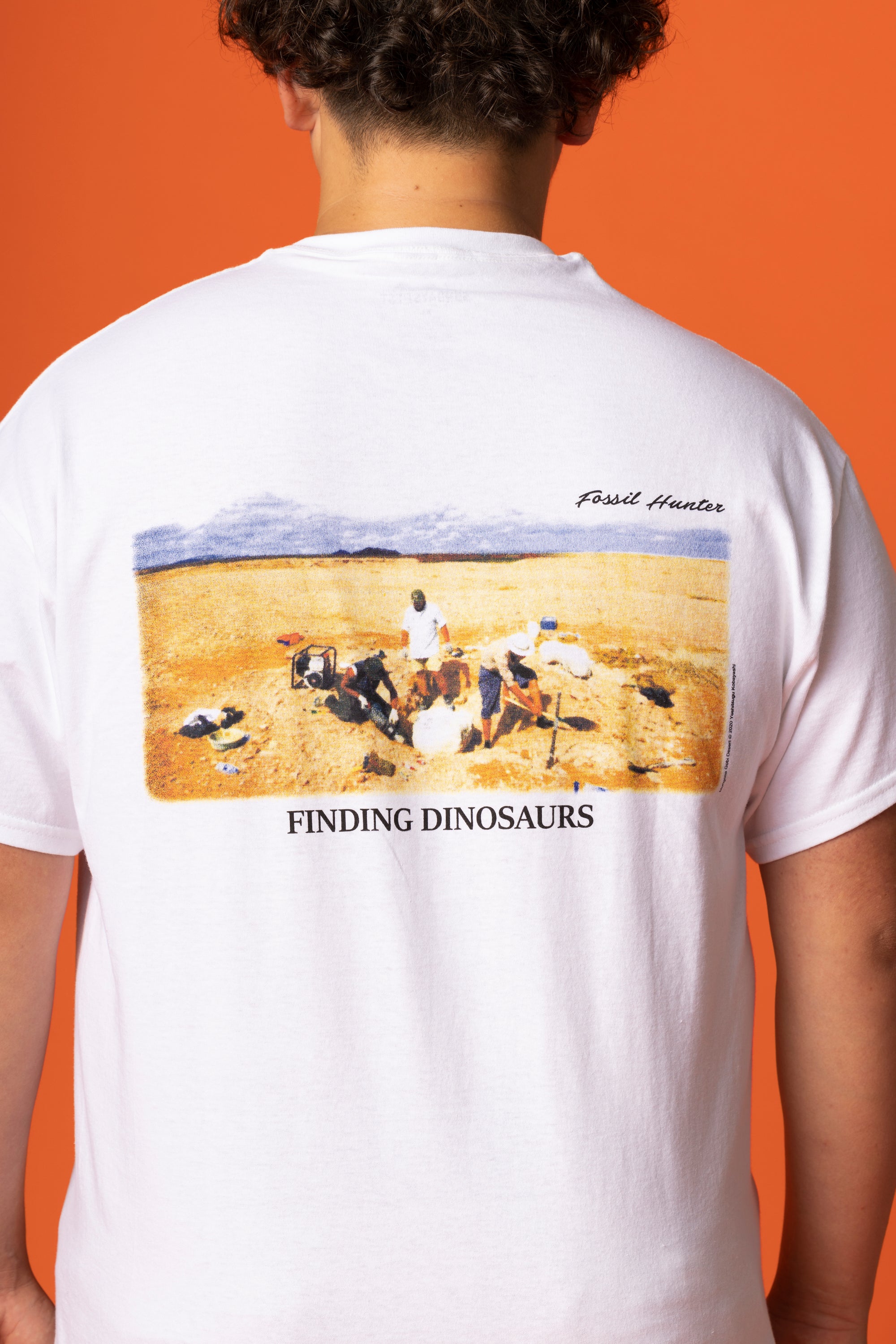 [受注生産・8月末 - 9月半ばお届け予定] SUNDAYS BEST × POPEYE: FINDING DINOSAURS Fossil Hunter T-Shirt